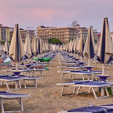 Lovely With Fenced Garden And Pool Apartment Bibione