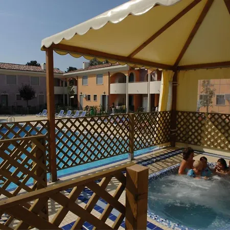 Lovely With Fenced Garden And Pool Apartment Bibione