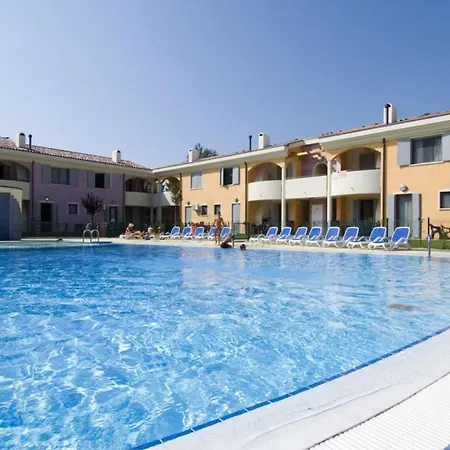 Apartment Lovely With Fenced Garden And Pool