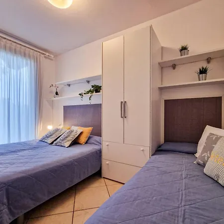 Lovely With Fenced Garden And Pool Lägenhet Bibione