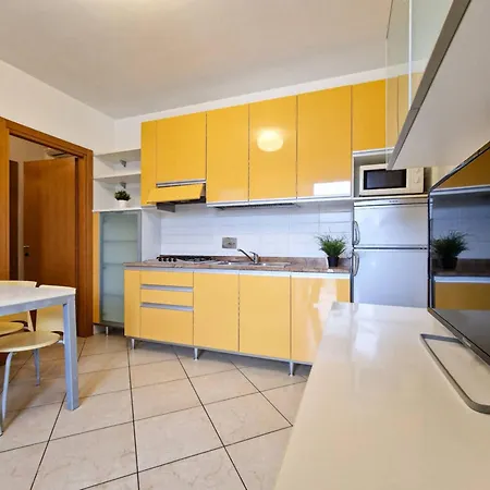 Lovely With Fenced Garden And Pool Lägenhet Bibione