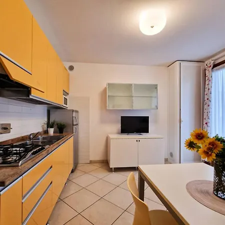 Lovely With Fenced Garden And Pool